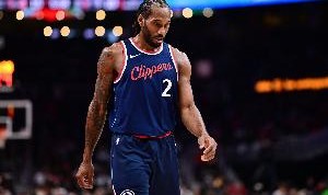 开云体育下载-冷面杀手！莱昂纳德外线频频开花 10中7&amp;三分3中2轻松砍下18分