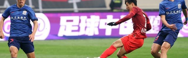 开云体育app-【中超第30轮前瞻】大结局即将揭晓 上海双雄谁捧杯