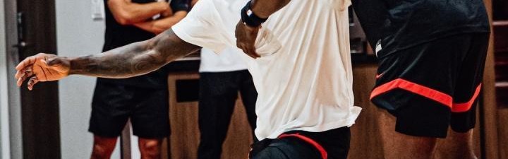 开云官网-季后赛三分命中率45%，火箭队三分炮台+饼皇，复制德安东尼战术