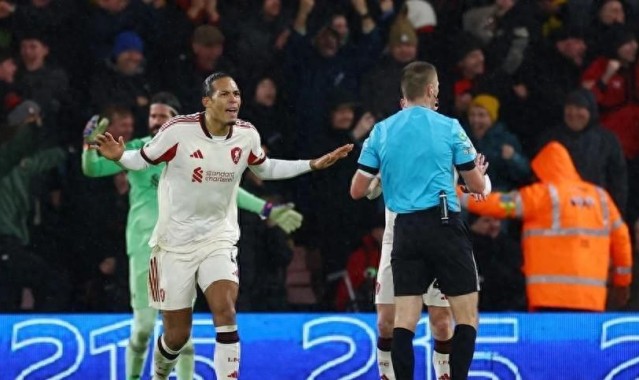 开云体育app-利物浦客场2-3负伯恩茅斯，范迪克低级失误引众怒