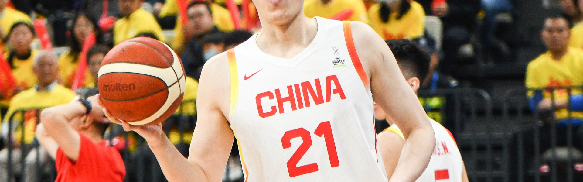 开云官网-媒体人：中国男篮最稳定的是内线，最令人安心的是胡金秋、王俊杰