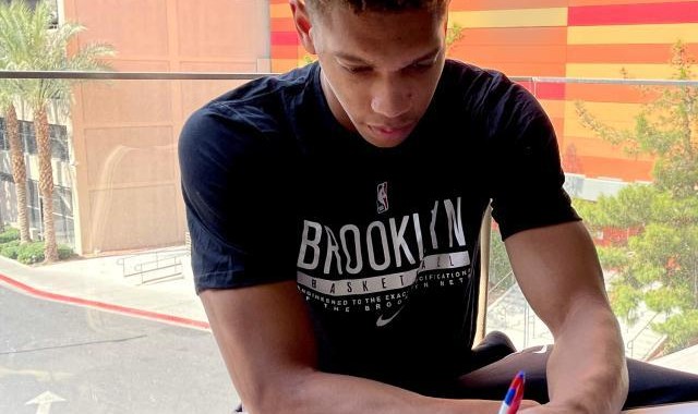 开云官网-边缘菜鸟生存攻略：篮网爱德华兹如何逆袭上位？