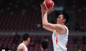 及时复苏！胡明轩替补出战14分钟 全场8中5&amp;三分5中3拿下13分