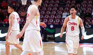 开云官网-希望无大碍！赵睿半场三分2中2&amp;罚球2中2得到8分2助 拼至受伤离场